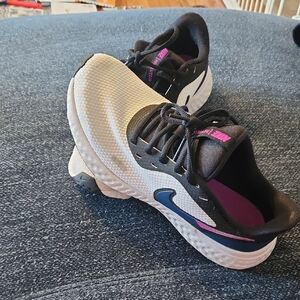 Nike Women's Black and White Athletic Shoes